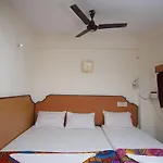Spot On 38565 Hotel Surya Thiruvengadam St